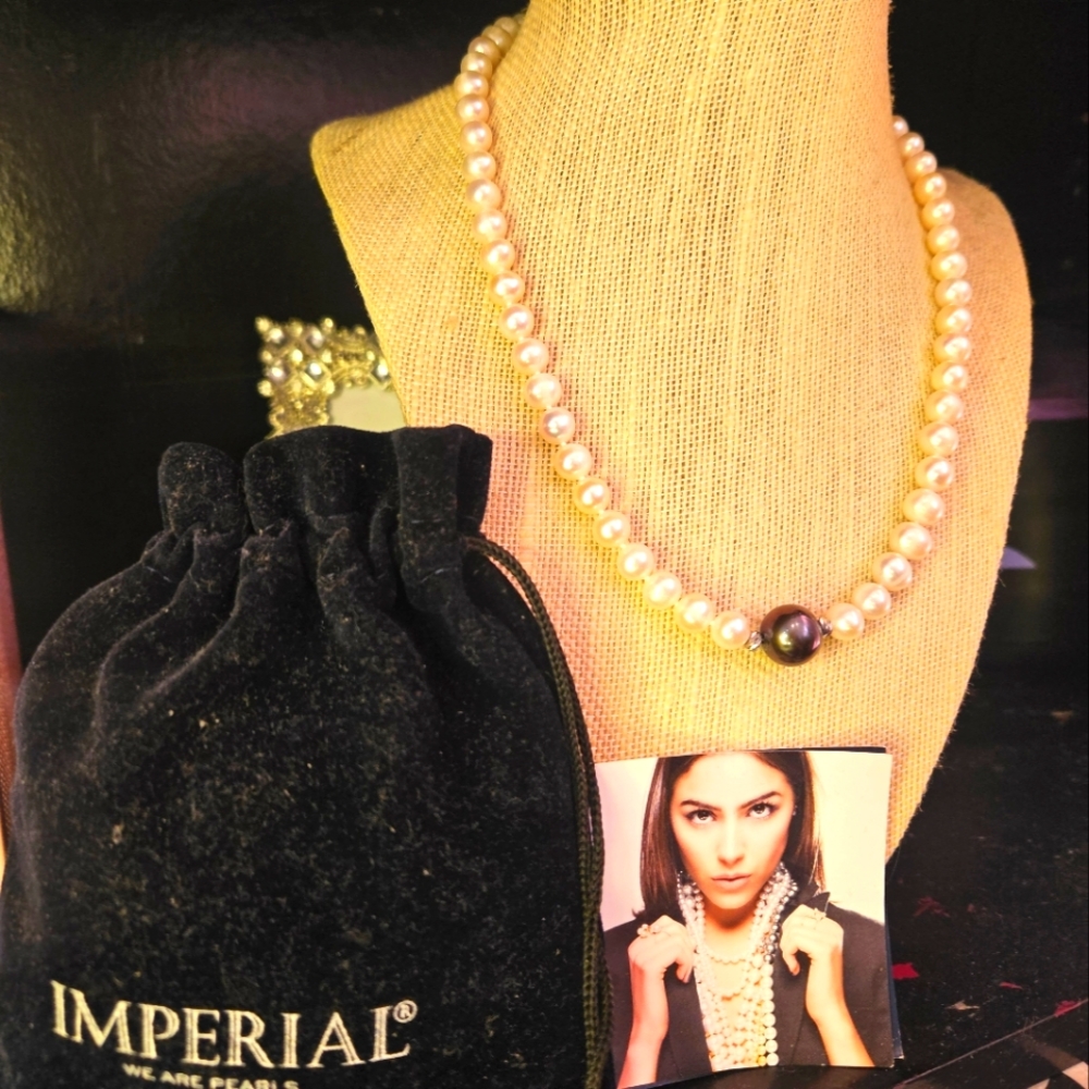 Pearl Necklace - Picture 7 of 7